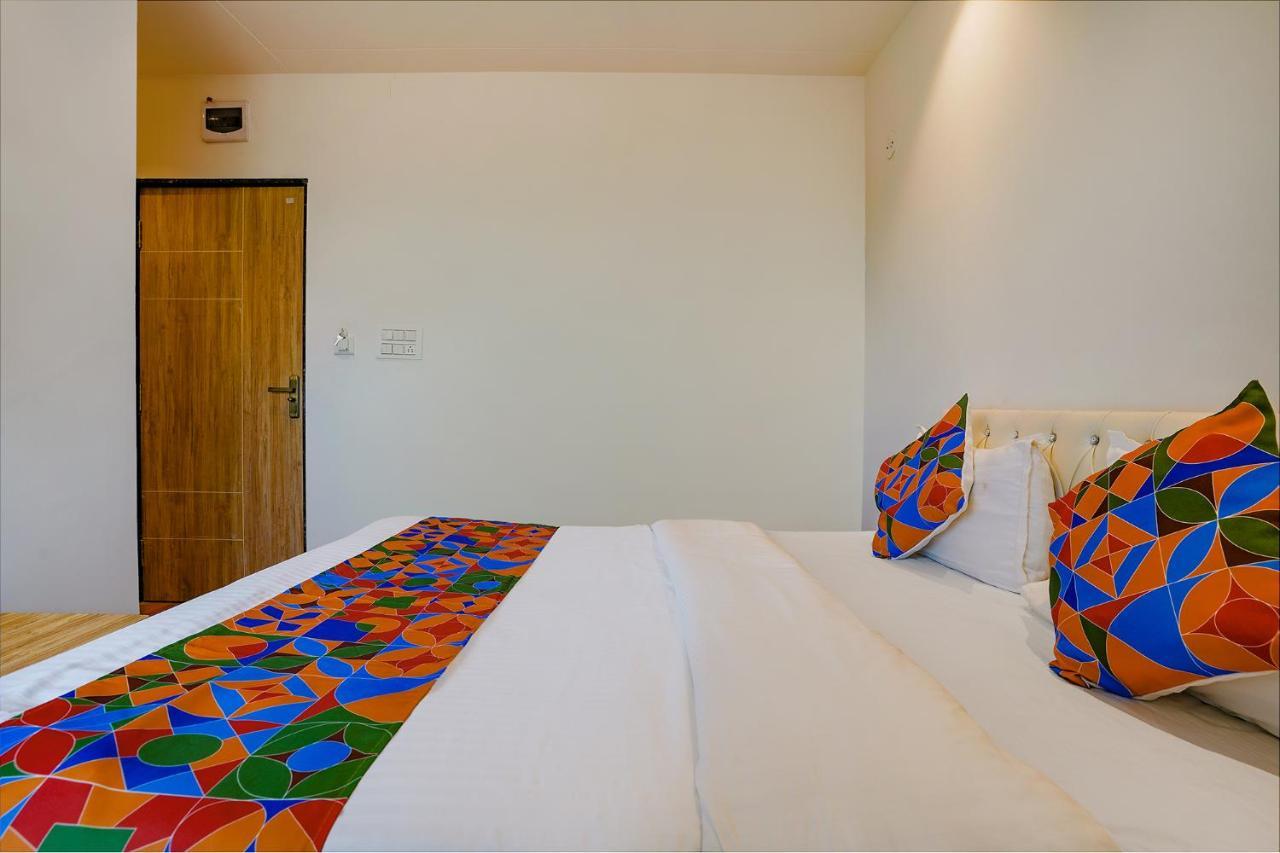 Collection O Hotel Farmaish Garden Chinchvad Exterior foto